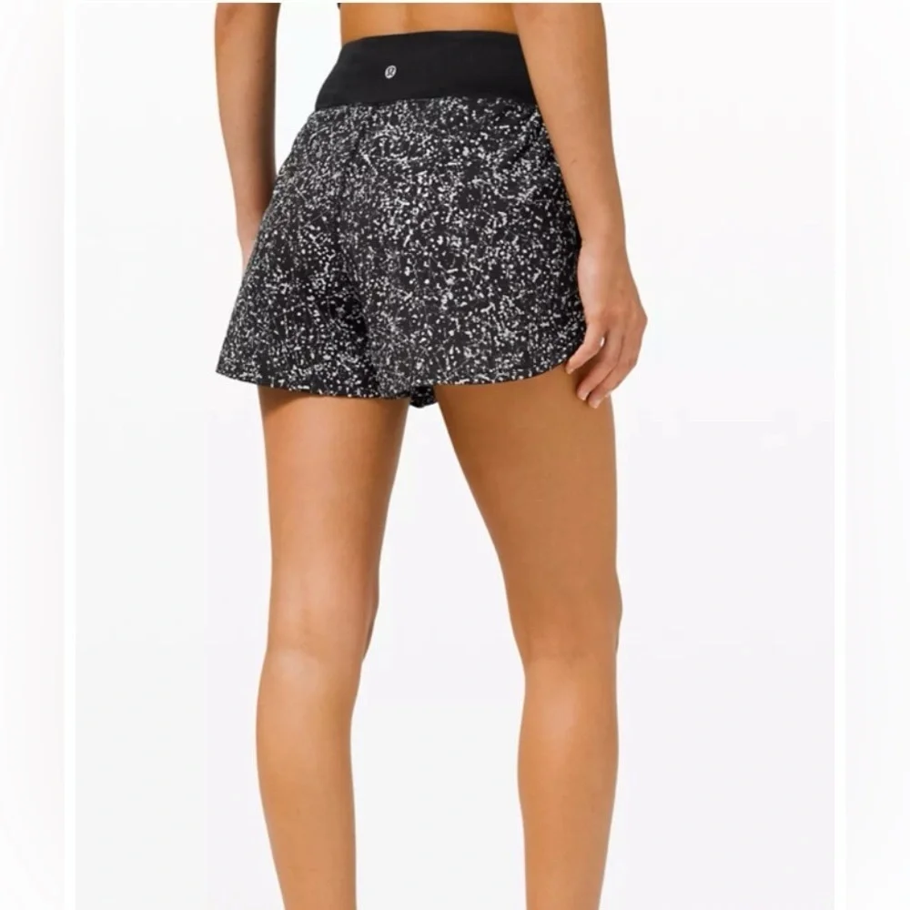Lululemon Find Your Pace Short 3” - Crinkle Dust Reflective Alpine White 6